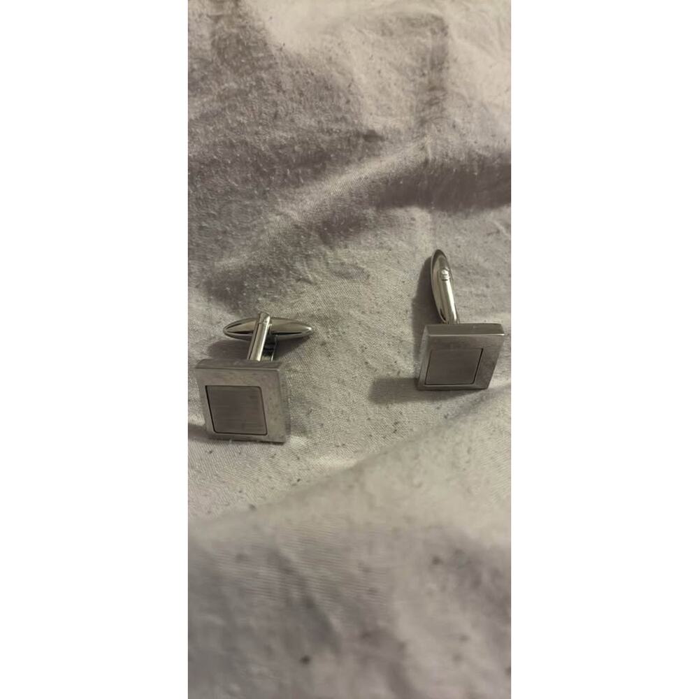 Square Minimalist Silver Toned Cufflink
Item#1